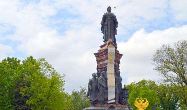 Памятник Катерині