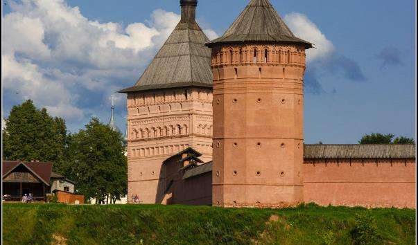 Проїзна башта Спасо-Евфимиевского монастиря