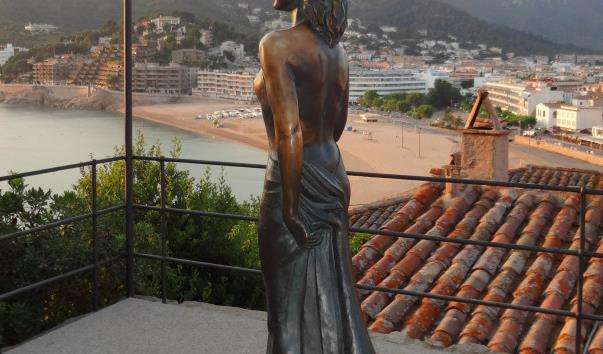 Статуя Ави Гарднер