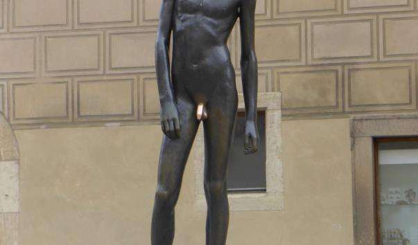 Скульптура Юність у Празі