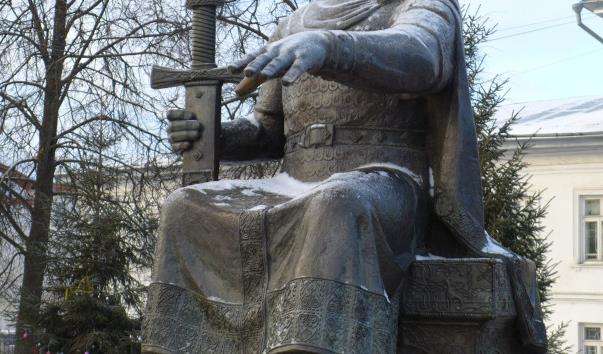 Памятник Юрію Долгорукому