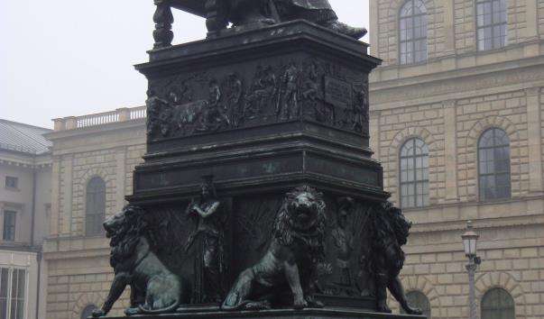 Памятник першому королю Баварії Максиміліана I Йосипу