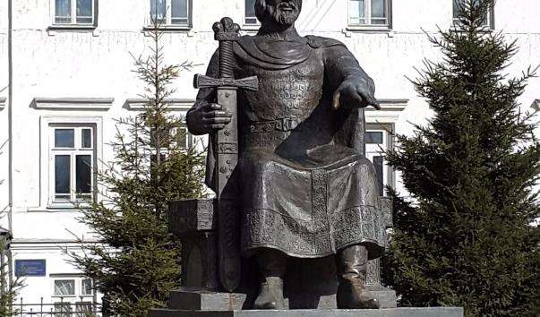 Памятник Юрію Долгорукому