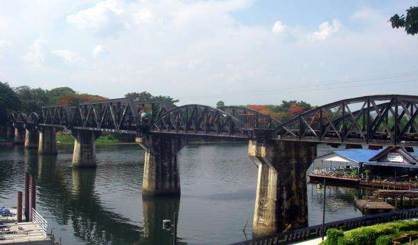 Міст-дорога через річку Kwai