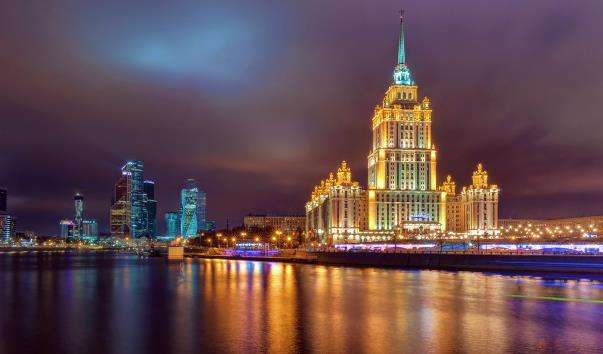 Будівля колишнього готелю «Україна» в Москві