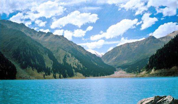 Великий Алматинський озеро