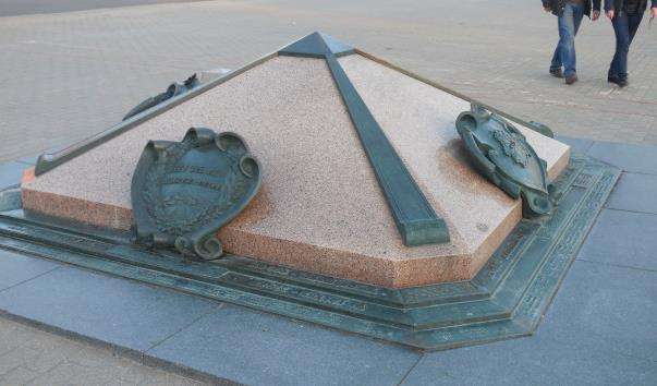 Памятник Нульовий кілометр в Мінську