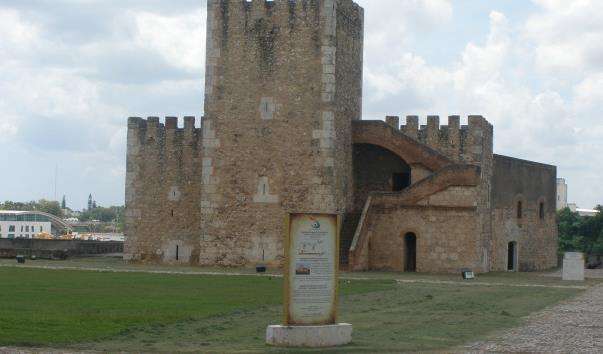 Фортеця Осама і вежа Торре-дель-Оменахе