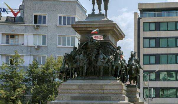 Памятник Царю-визволителю