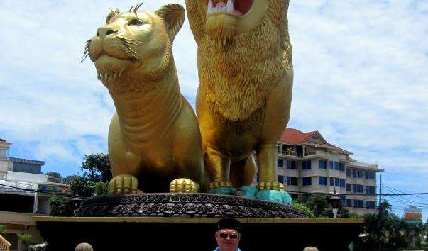 Скульптура «Золоті леви»