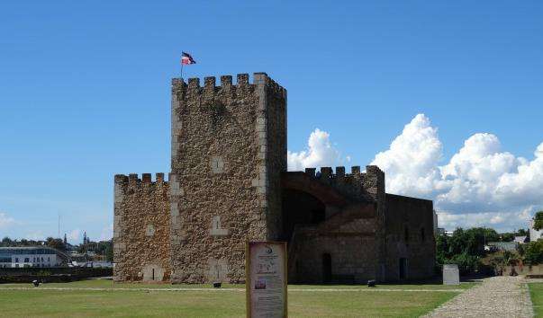 Фортеця Осама і вежа Торре-дель-Оменахе