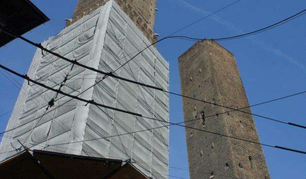 Болонські вежі