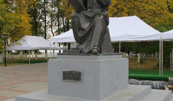 Памятник Андрію Рубльову