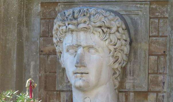 Скульптура «Голова імператора Августа»