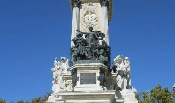 Монумент Альфонсо XII в парку Ретіро
