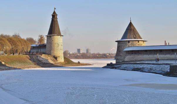 Плоска і Висока вежі