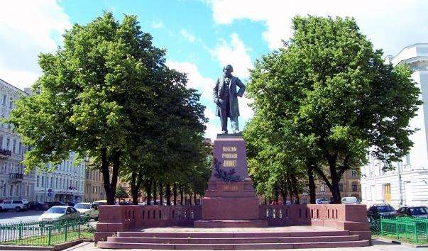 Памятник М. І. Глинці
