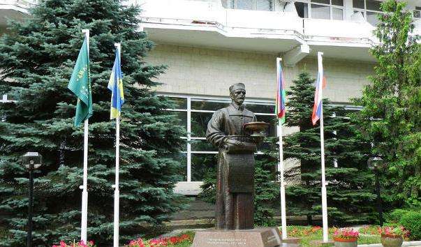 Памятник засновнику курорту Анапа Ст. А. Будзинскому