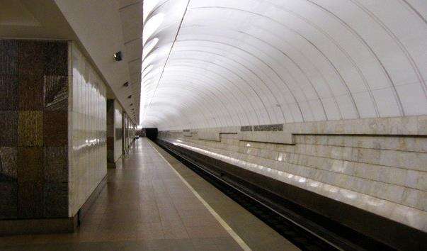 Станція метро Селянська застава