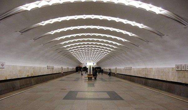 Станція метро Перово