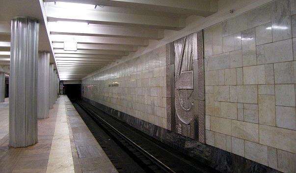 Станція метро Жовтневе поле