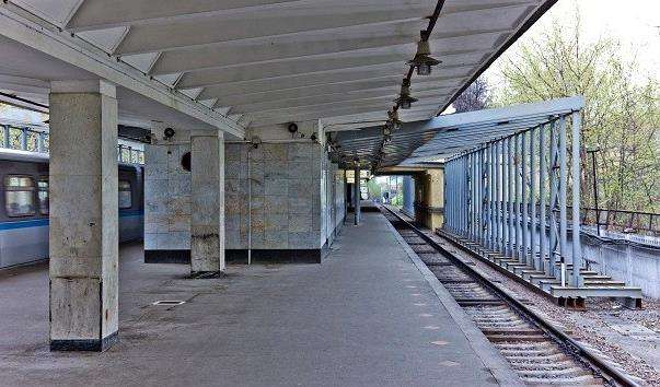 Станція метро Піонерська