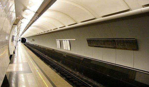 Станція метро Міжнародна
