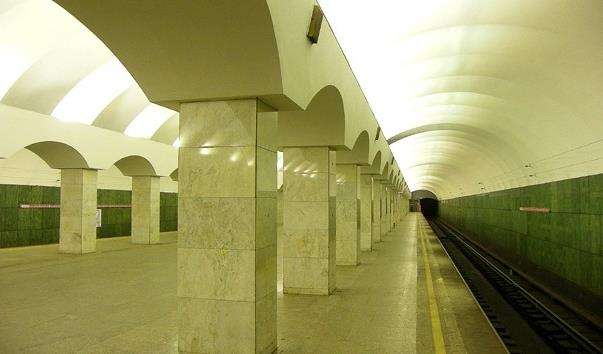 Станція метро Лісова