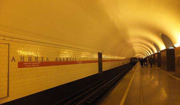 Станція метро Площа Леніна