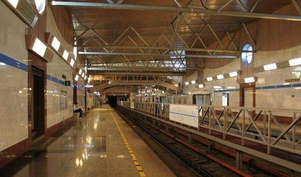 Станція метро Парнас
