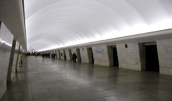 Станція метро Ломоносовська