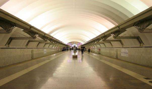 Станція метро Чкаловська