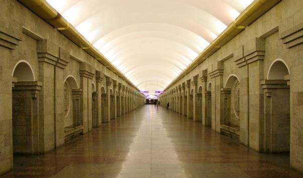 Станція метро Крестовський острів