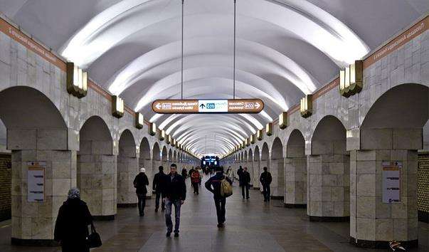 Станція метро Площа Олександра Невського-2