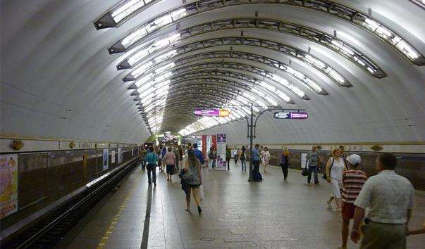 Станція метро Садова