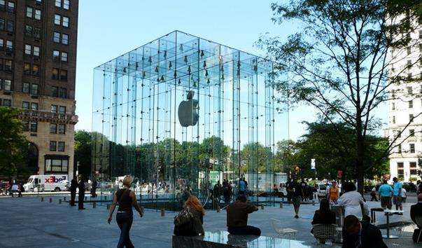 Скляний куб Apple Store