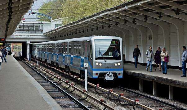 Станція метро Філі