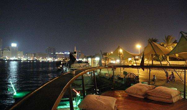 Ресторан-теплохід Bateaux Dubai