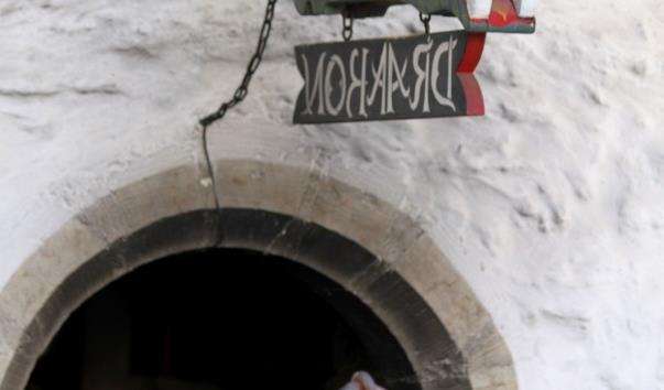 Середньовічна корчма III Draakon