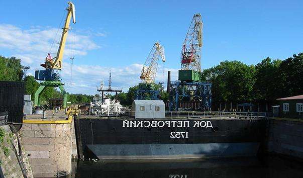 Петровський док