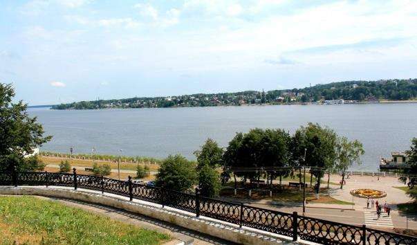 Набережна Волги в Костромі