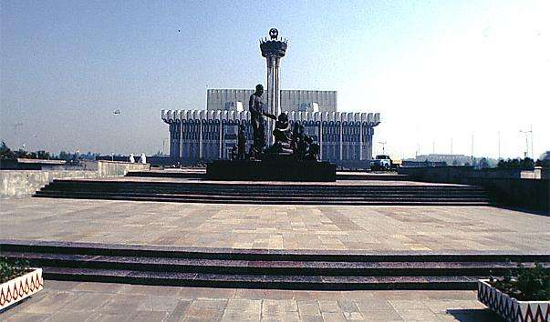 Площа Дружби народів