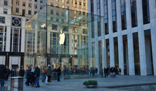 Скляний куб Apple Store