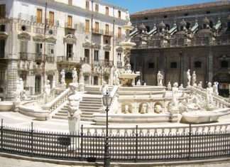 Фонтан сорому Пьяцца Преторія