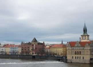 Староміська водонапірна башта і місток Новотного