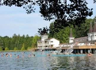 Державна купальня на озері Хевіз