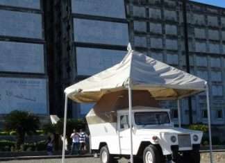 Памятник-автомобіль Папи Римського Іоанна Павла II