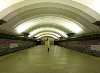 Станція метро Площа Мужності