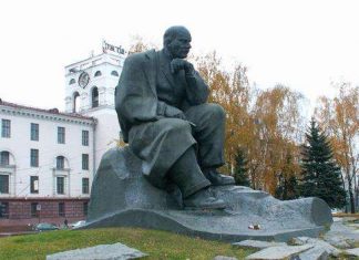 Памятник Якуба Коласа