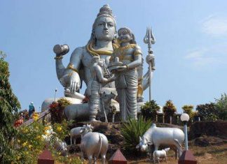 Індуїстський золотий храм бога Шиви